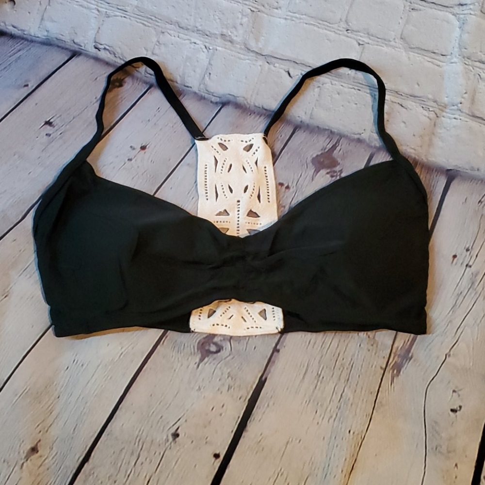 ⚘️2 For $10 Item⚘️ NWOT Rue 21 Crochet Bikini Top Black Size Meduim